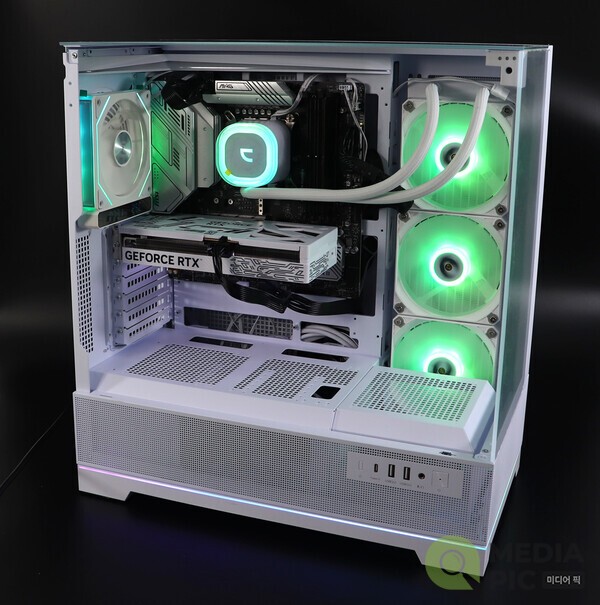 갤럭시 GALAX 지포스 RTX 5060 WHITE OC D7 8GB'로 알아보는 NVIDIA